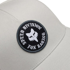 GORRA FOX BADGE FLEXFIT [GRIS CLARO] - Todo Riders