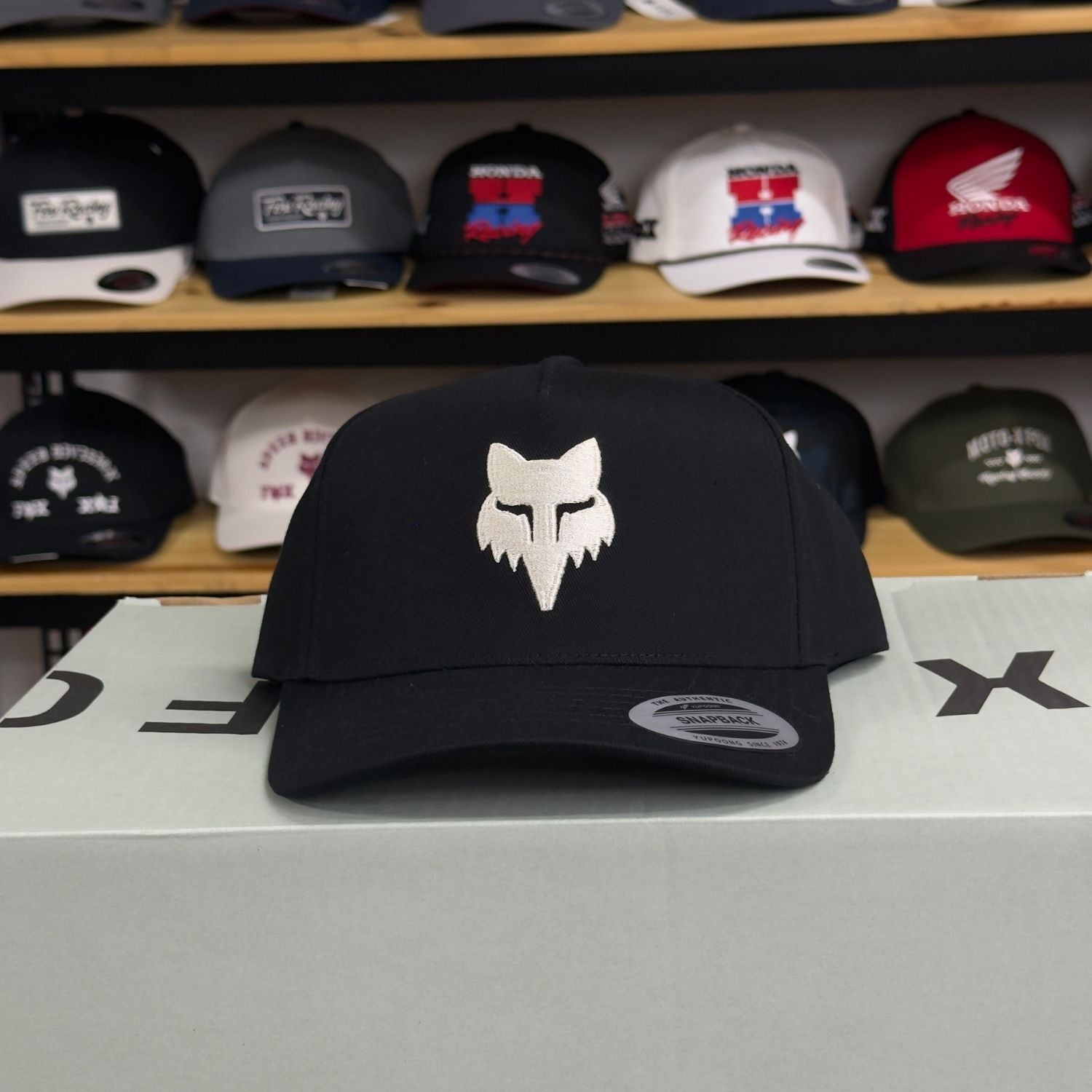 GORRA FOX HEAD EMB TRUCKER [NEGRO]