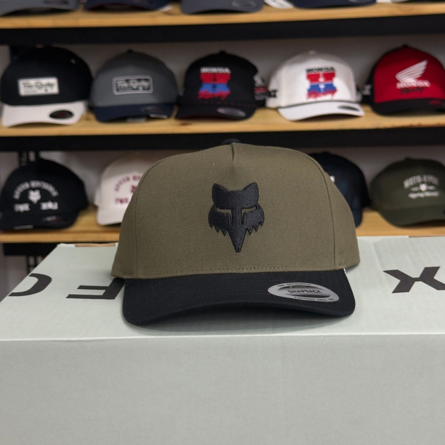 GORRA FOX HEAD EMB TRUCKER [VERDE]