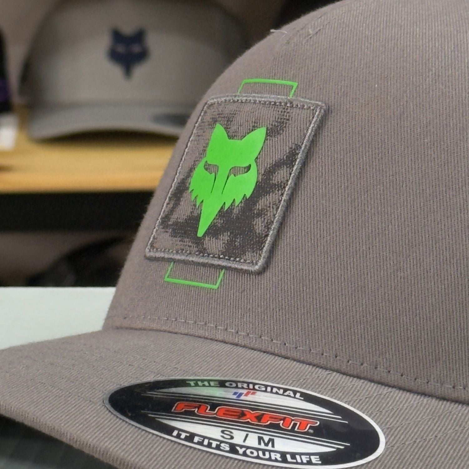 GORRA FOX TAUNT FLEXFIT [GRIS] - Todo Riders