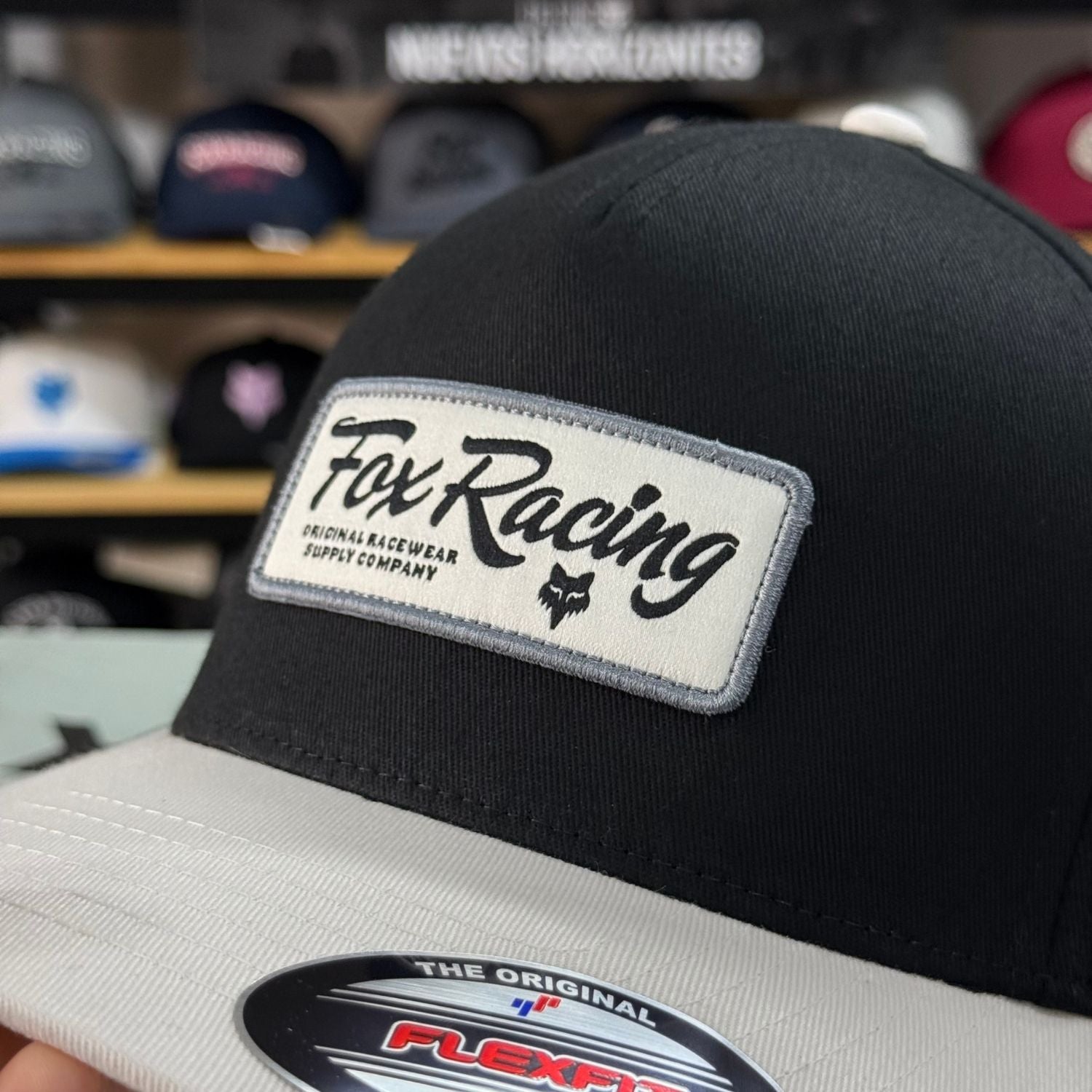 GORRA FOX FUEL FLEXFIT [NEGRO] - Todo Riders