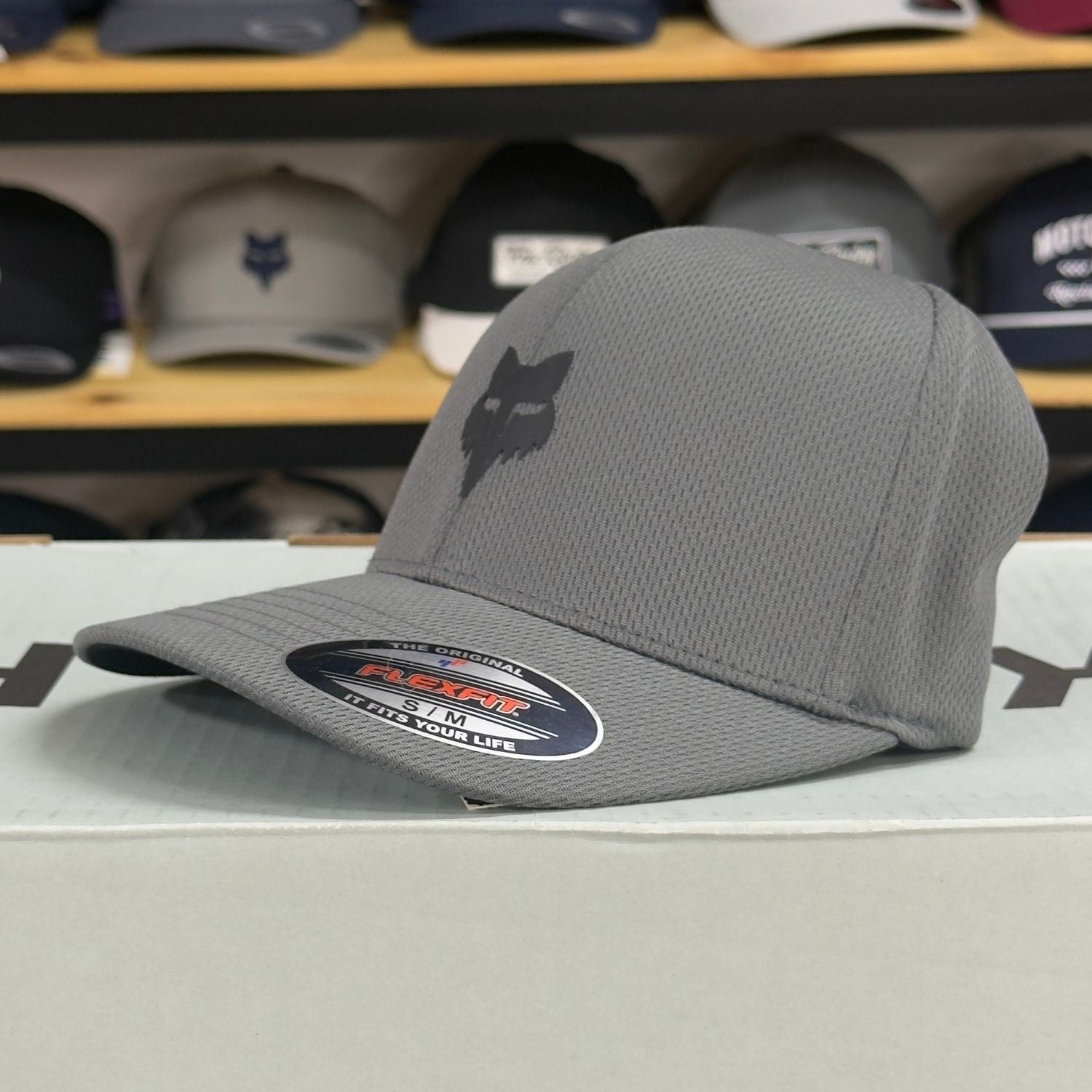 GORRA FOX HEAD TECH FLEXFIT [GRIS] - Todo Riders