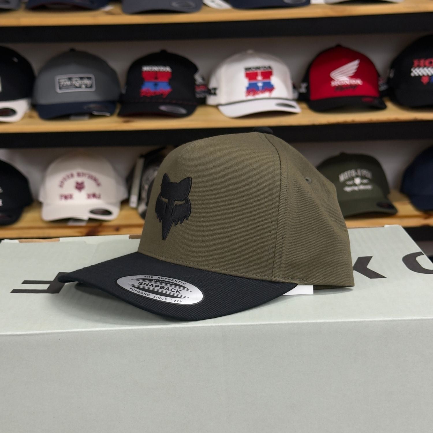 GORRA FOX HEAD EMB TRUCKER [VERDE]