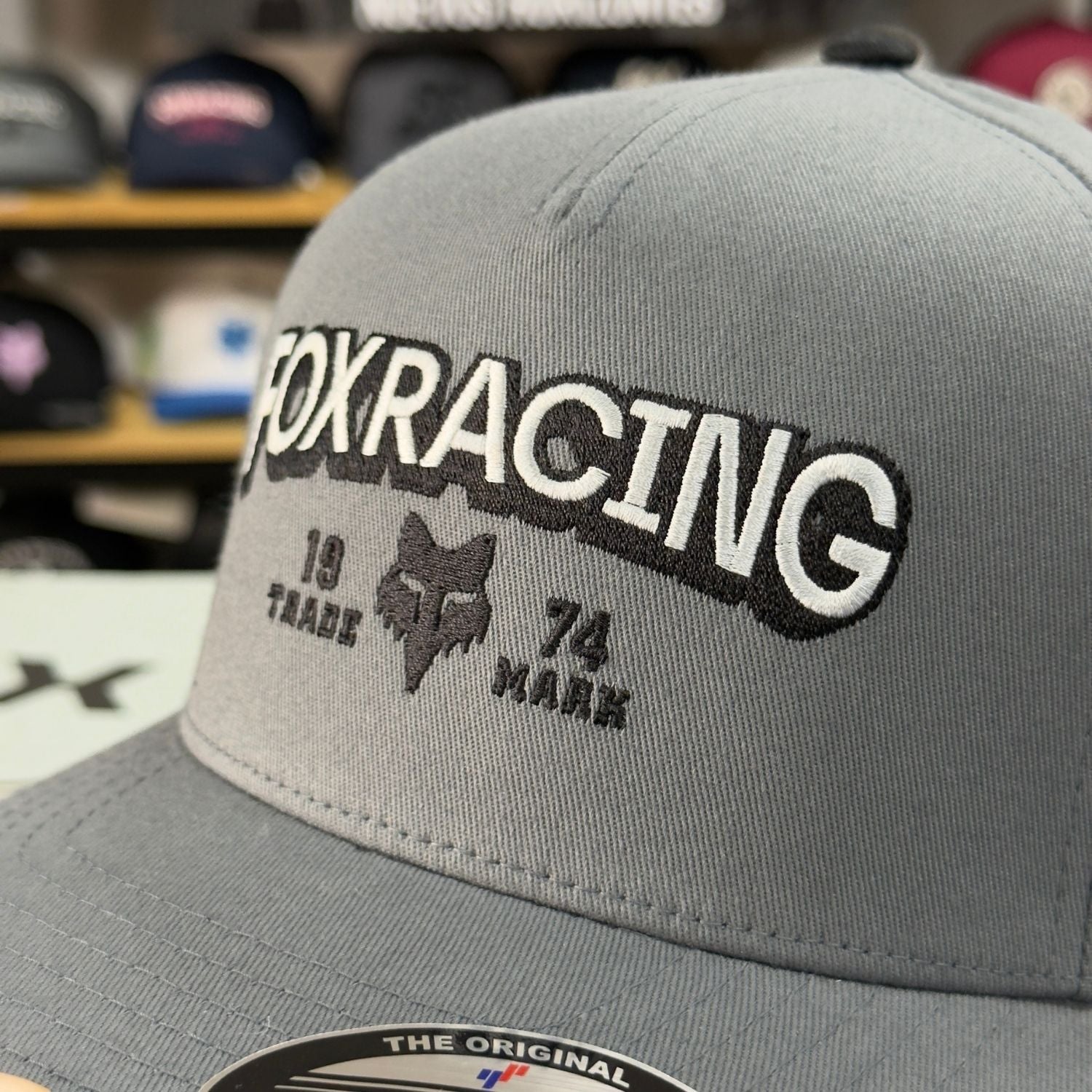 GORRA FOX BOLD FLEXFIT [GRIS] - Todo Riders